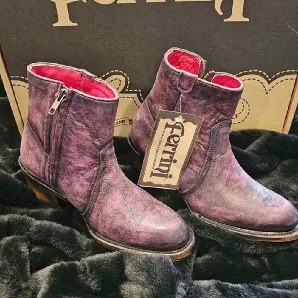 Ferrini womens ankle boots Sz 7B. New in box!